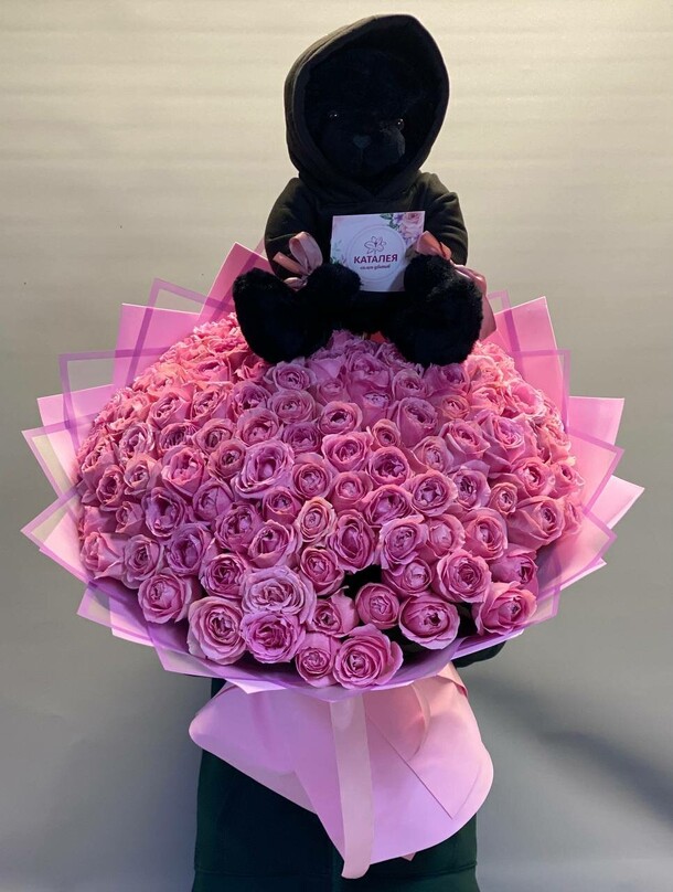 101 роза с мишкой, артикул F1228280 - 22213 рублей, доставка по городу. Flawery - доставка цветов