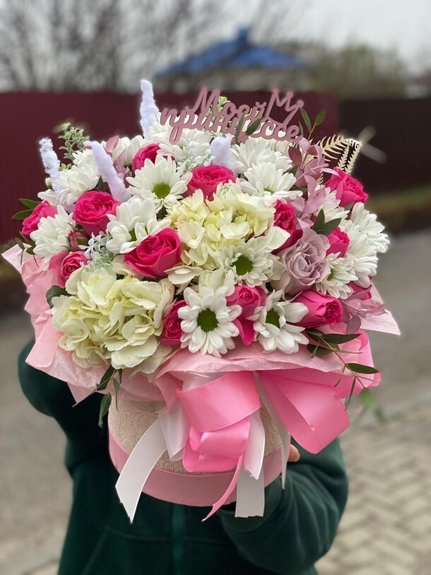 Микс в коробке, артикул F1228290 - 9180 рублей, доставка по городу. Flawery - доставка цветов