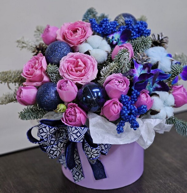 Коробочка в зимней тематике, артикул F1234565 - 6193 рублей, доставка по городу. Flawery - доставка цветов