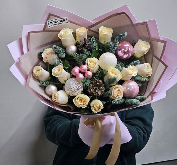 Букет микс зимний, артикул F1236713 - 7643 рублей, доставка по городу. Flawery - доставка цветов