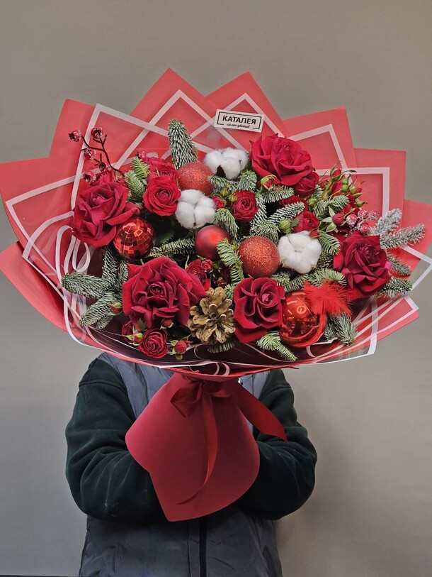 Зимний букет в красном цвете, артикул F1236718 - 9254 рублей, доставка по городу. Flawery - доставка цветов