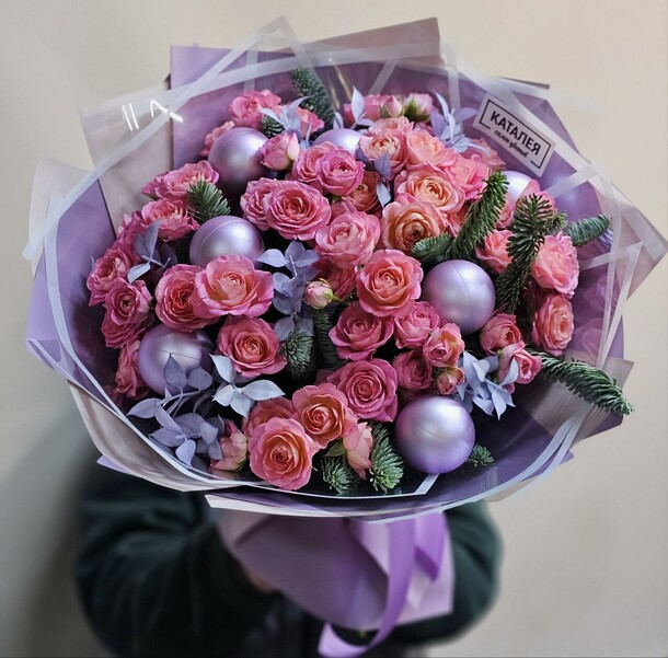 Букетик микс с кустовыми розами, артикул F1236719 - 9254 рублей, доставка по городу. Flawery - доставка цветов