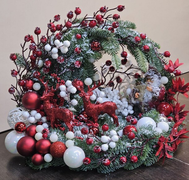 Новогодняя композиция, артикул F1236732 - 8200 рублей, доставка по городу. Flawery - доставка цветов