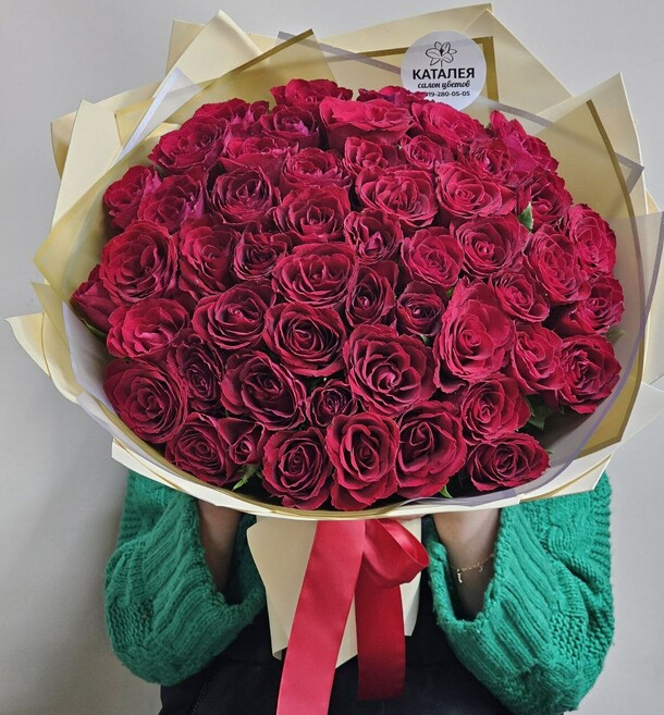 Букет из 51 красной розы, артикул F1239988 - 16105 рублей, доставка по городу. Flawery - доставка цветов