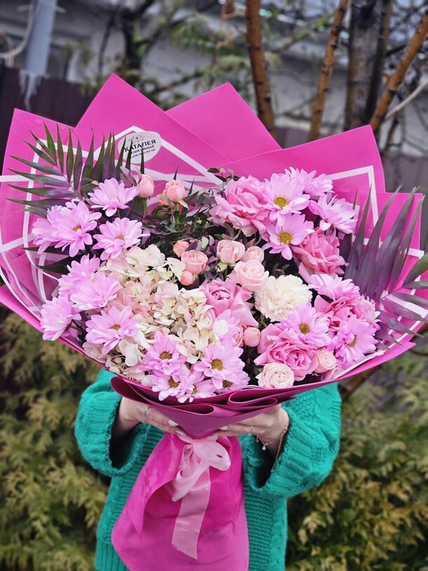 Букет микс в ярких тонах, артикул F1241942 - 12881 рублей, доставка по городу. Flawery - доставка цветов