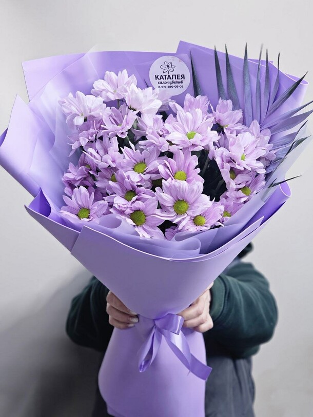 Букет с ромашковой хризантемой, артикул F1241950 - 4423 рублей, доставка по городу. Flawery - доставка цветов