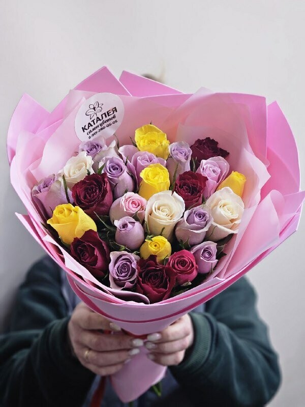 Букет микс роз, артикул F1241952 - 8855 рублей, доставка по городу. Flawery - доставка цветов