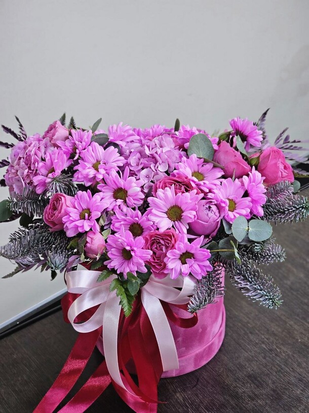 Коробочка с кустовыми розами, артикул F1241954 - 6840 рублей, доставка по городу. Flawery - доставка цветов