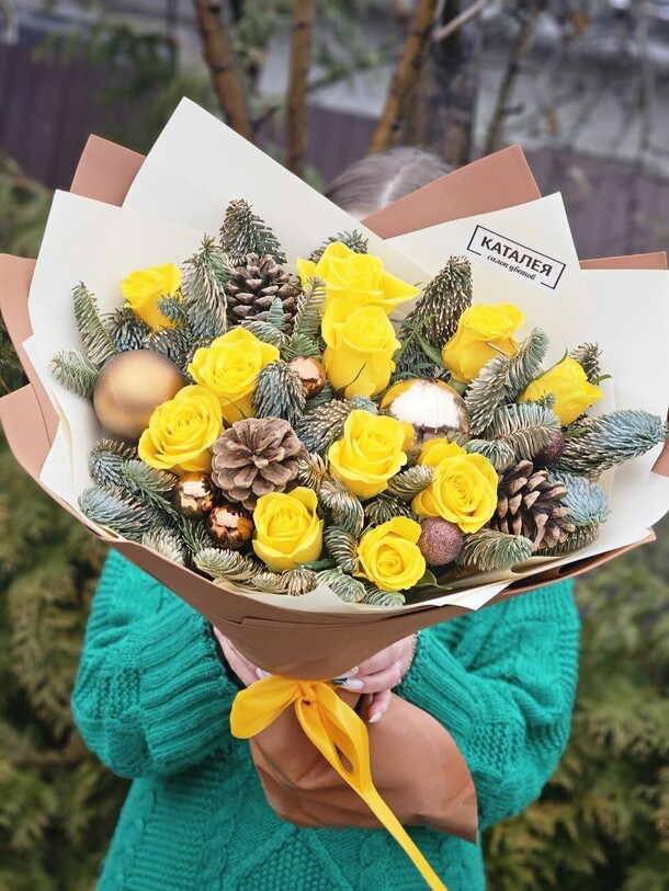 Букет с желтой розочкой, артикул F1242346 - 7160 рублей, доставка по городу. Flawery - доставка цветов