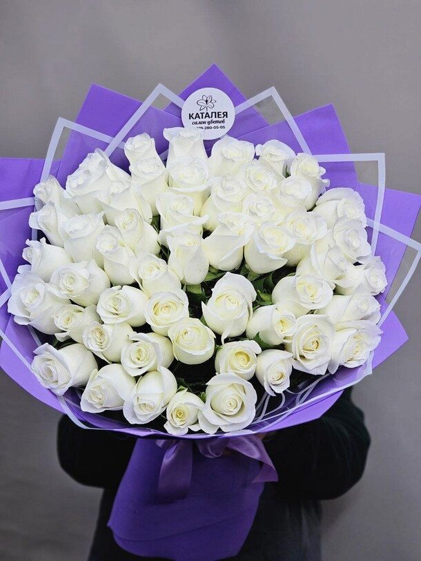 51 белая роза, артикул F1244261 - 16018 рублей, доставка по городу. Flawery - доставка цветов