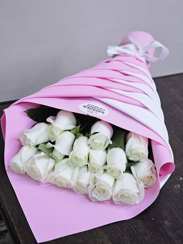 Букет роз "коса", артикул F1244271 - 7244 рублей, доставка по городу. Flawery - доставка цветов