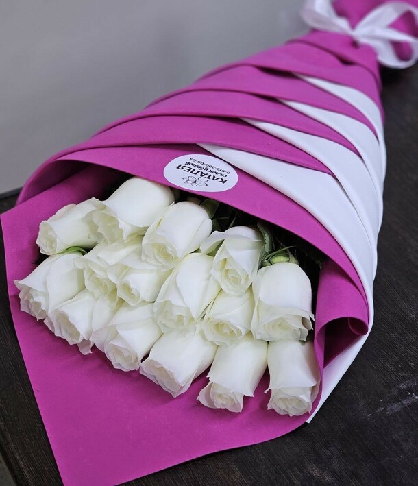 Розы на уголок "коса", артикул F1244280 - 7244 рублей, доставка по городу. Flawery - доставка цветов