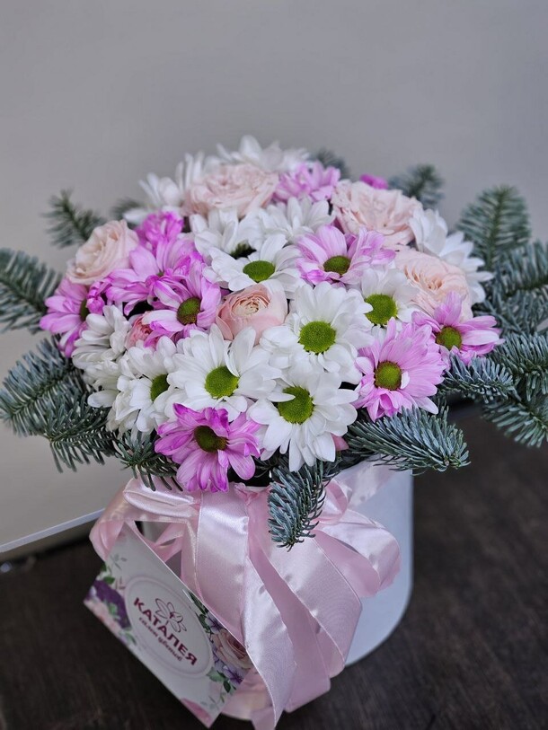 Коробочка с кустовой хризантемой, артикул F1244292 - 6034 рублей, доставка по городу. Flawery - доставка цветов