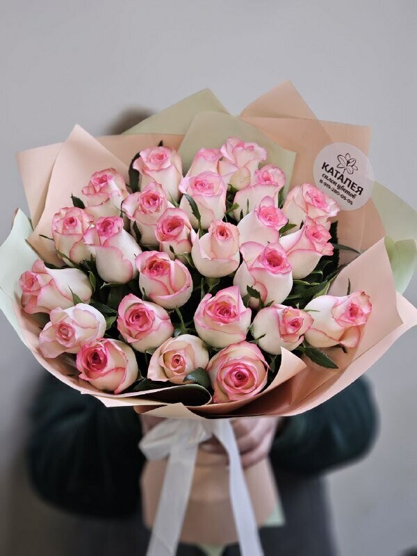 25 розовых роз, артикул F1245056 - 7160 рублей, доставка по городу. Flawery - доставка цветов