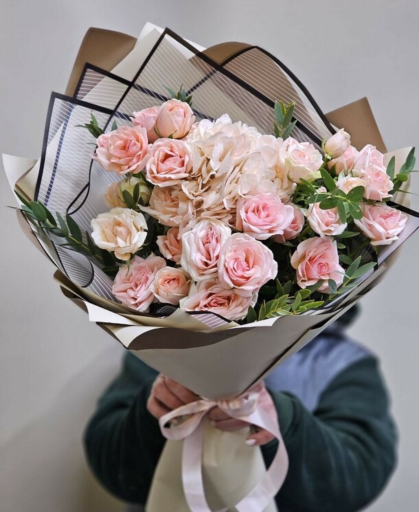 Нежный букет, артикул F1245069 - 7644 рублей, доставка по городу. Flawery - доставка цветов