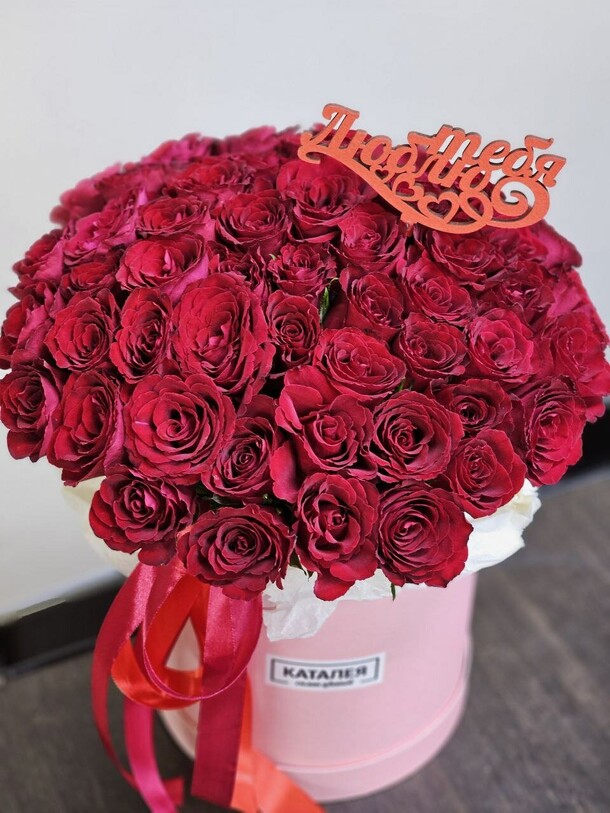 51 роза в коробке, артикул F1245100 - 12375 рублей, доставка по городу. Flawery - доставка цветов