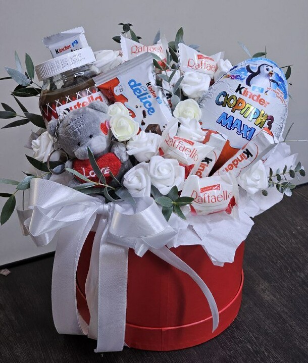 Коробочка со сладостями, артикул F1246992 - 6034 рублей, доставка по городу. Flawery - доставка цветов