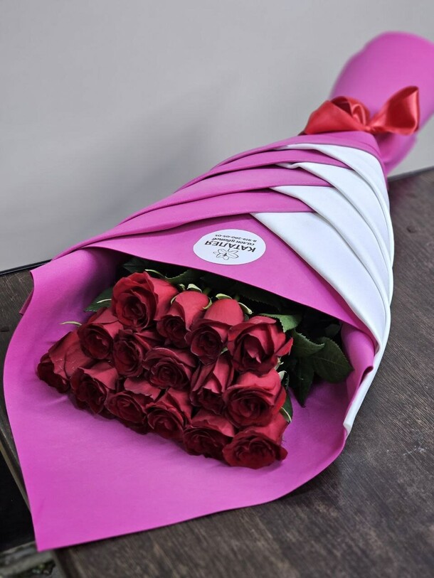 15 роз "коса", артикул F1247023 - 6191 рублей, доставка по городу. Flawery - доставка цветов