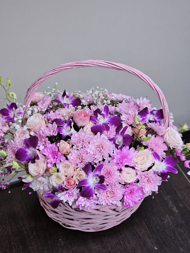 Нежная корзина с орхидеями, артикул F1247925 - 14570 рублей, доставка по городу. Flawery - доставка цветов