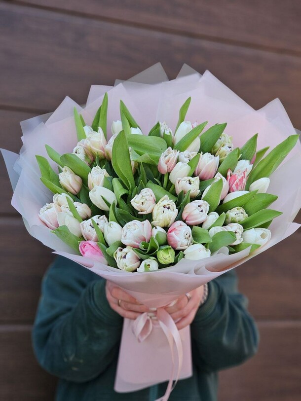 51 нежный тюльпан, артикул F1248779 - 15858 рублей, доставка по городу. Flawery - доставка цветов