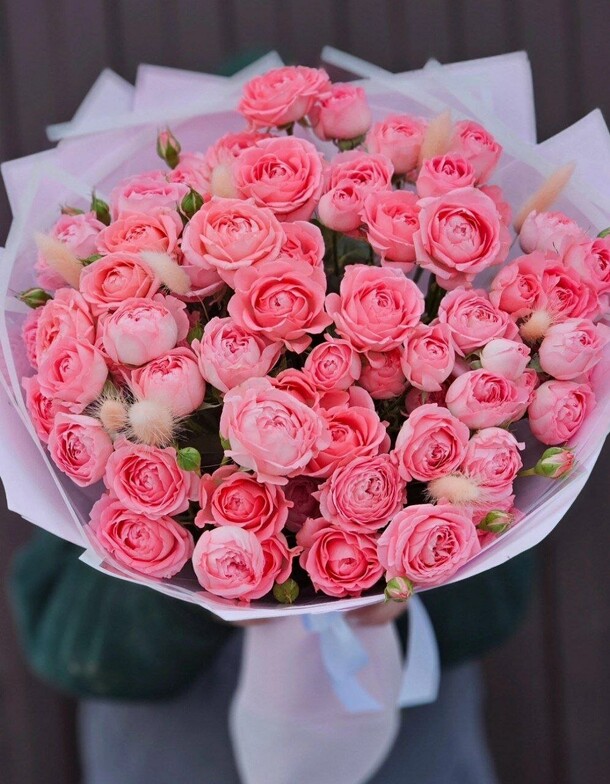 Букет с розой кустовой, артикул F1248799 - 11349 рублей, доставка по городу. Flawery - доставка цветов