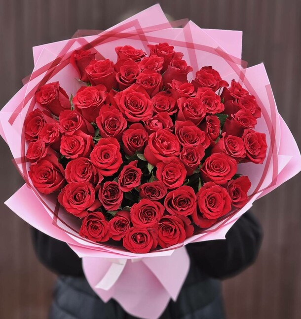 51 роза в дизайнерском оформлении, артикул F1253574 - 13750 рублей, доставка по городу. Flawery - доставка цветов