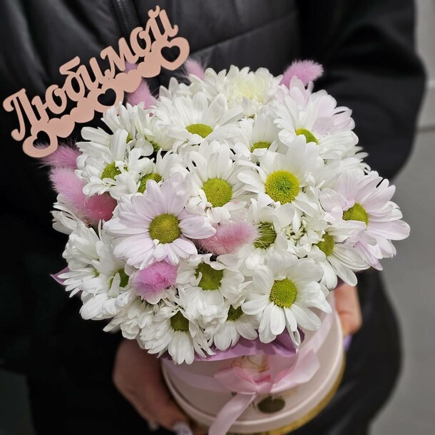 Коробочка с ромашковой хризантемой, артикул F1253593 - 4341 рублей, доставка по городу. Flawery - доставка цветов