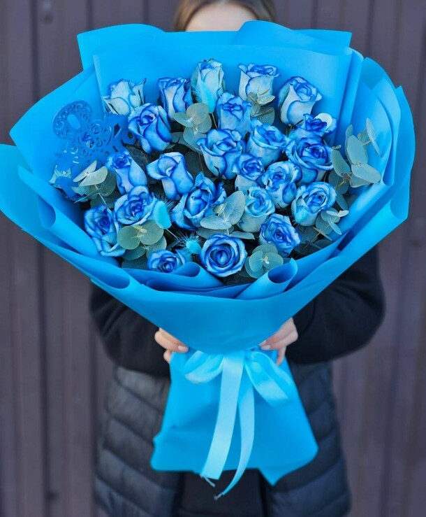 Букет с синими розами, артикул F1260154 - 11407 рублей, доставка по городу. Flawery - доставка цветов