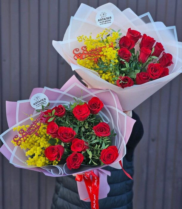 Мимоза с красными розами, артикул F1260284 - 5962 рублей, доставка по городу. Flawery - доставка цветов