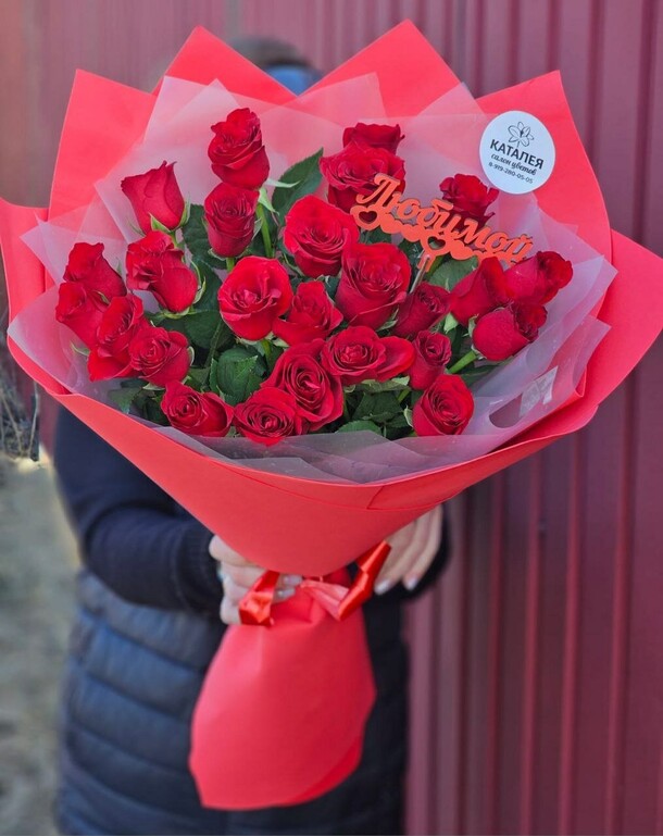 Букет с красными розами, артикул F1260351 - 10437 рублей, доставка по городу. Flawery - доставка цветов