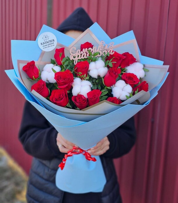 Букет розы с хлопком, артикул F1260438 - 8503 рублей, доставка по городу. Flawery - доставка цветов