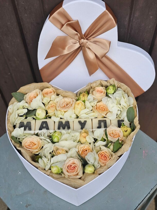 Композиция ко дню мамы, артикул F1493255 - 9350 рублей, доставка по городу. Flawery - доставка цветов