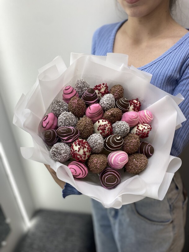 Букет из клубники в шоколаде бель, артикул F1293833 - 3500 рублей, доставка по городу. Flawery - доставка цветов