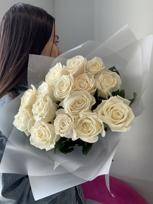 Белые пионовидные розы, артикул F1287705 - 5770 рублей, доставка по городу. Flawery - доставка цветов