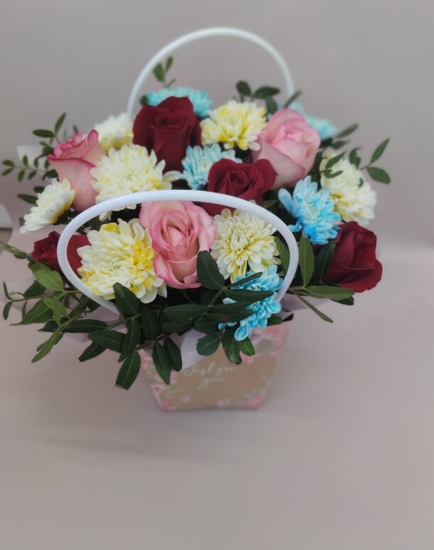 Композиция сборная, артикул F1281949 - 4070 рублей, доставка по городу. Flawery - доставка цветов