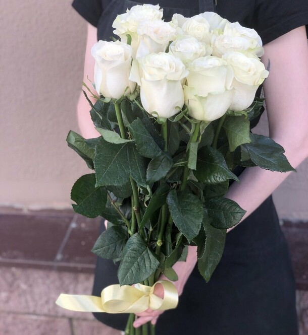 Роза 11 штук, артикул F1282429 - 6050 рублей, доставка по городу. Flawery - доставка цветов