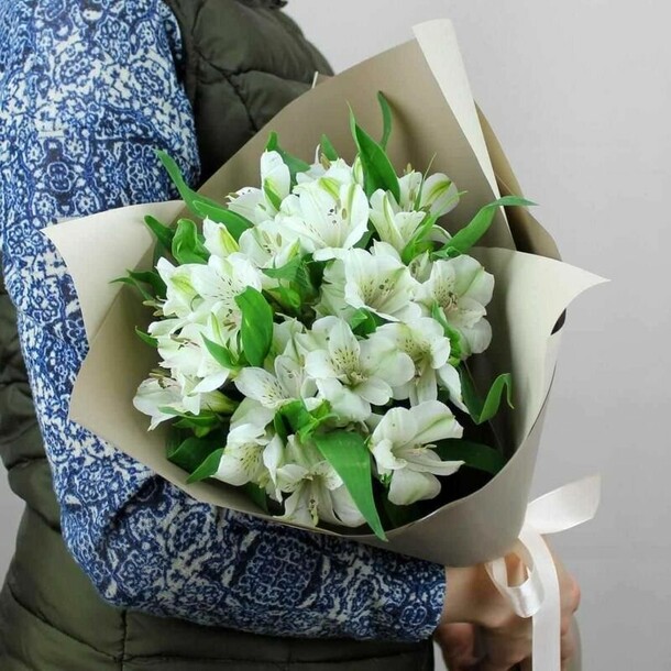 Альстромерия 7 штук, артикул F1284285 - 3894 рублей, доставка по городу. Flawery - доставка цветов