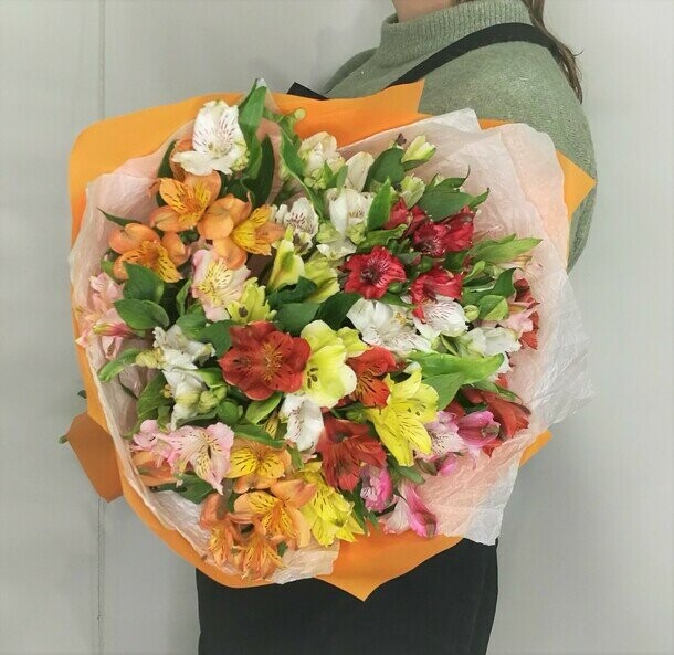 Букет из альстромерии микс, артикул F1286129 - 6149 рублей, доставка по городу. Flawery - доставка цветов