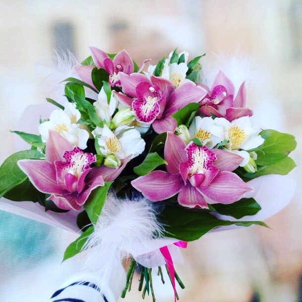 Букет с орхидеями и альстромерия, артикул F1286288 - 4158 рублей, доставка по городу. Flawery - доставка цветов