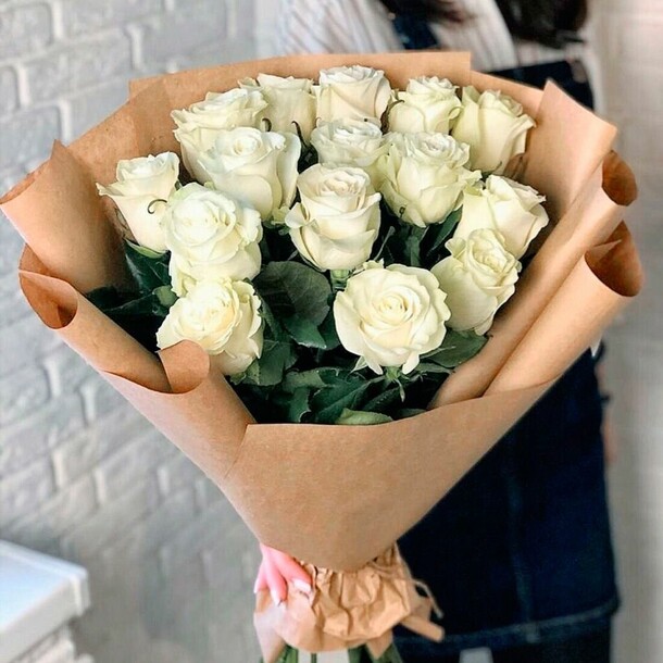 Букет белых роз, артикул F1286672 - 6952 рублей, доставка по городу. Flawery - доставка цветов