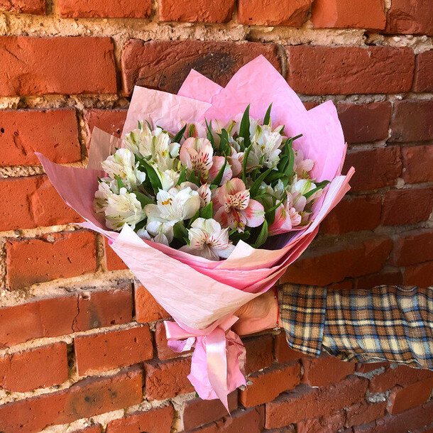 Альстромерия 7 штук, артикул F1287557 - 3113 рублей, доставка по городу. Flawery - доставка цветов