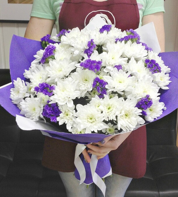 Хризантема со статицей, артикул F1288266 - 6843 рублей, доставка по городу. Flawery - доставка цветов