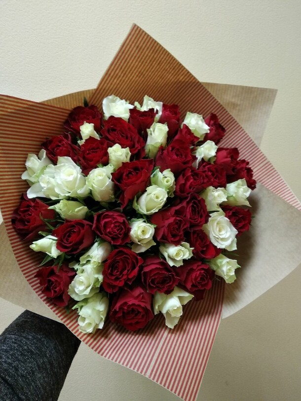 51 кенийская роза, артикул F1346919 - 12761 рублей, доставка по городу. Flawery - доставка цветов