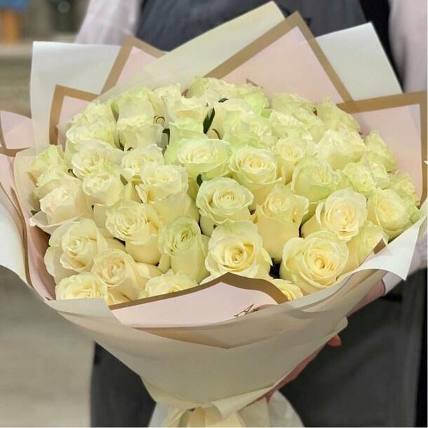 51 белая роза, артикул F1348837 - 20735 рублей, доставка по городу. Flawery - доставка цветов