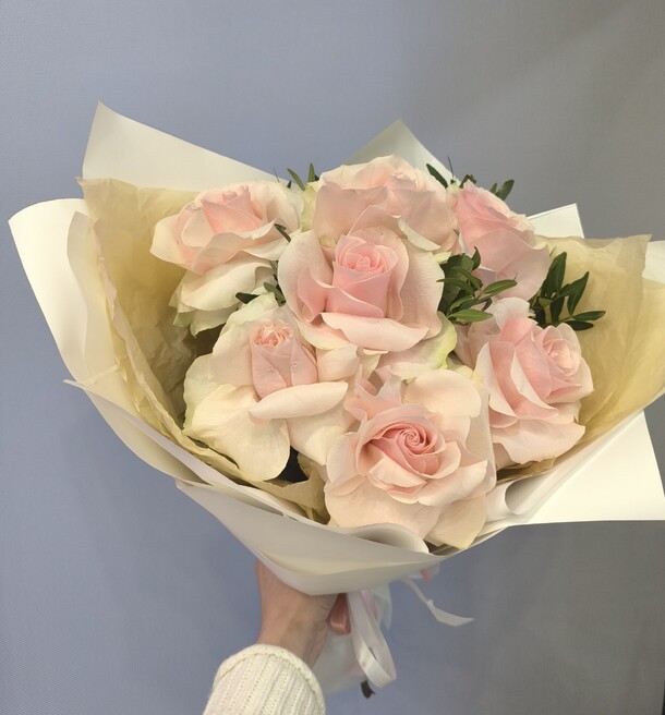 Нежность роз, артикул F1385609 - 3961 рублей, доставка по городу. Flawery - доставка цветов