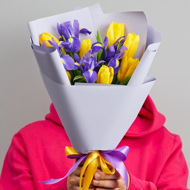 Тюльпаны с ирисоми, артикул F1388396 - 3729 рублей, доставка по городу. Flawery - доставка цветов
