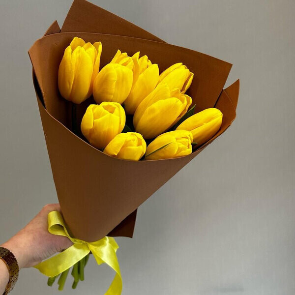 9 жёлтых тюльпанов, артикул F1388745 - 3278 рублей, доставка по городу. Flawery - доставка цветов