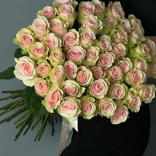 Букет 51 роза эквадор, артикул F1451312 - 27115 рублей, доставка по городу. Flawery - доставка цветов