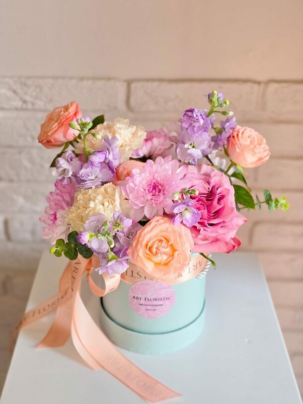 Композиция "акварельные переливы", артикул F1347975 - 4350 рублей, доставка по городу. Flawery - доставка цветов