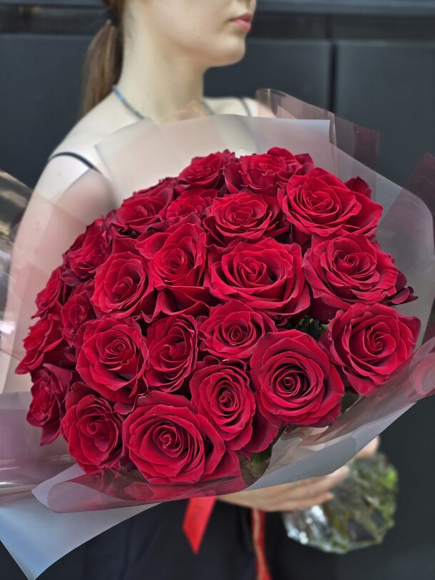 25 шикарных роз, артикул F1433448 - 14500 рублей, доставка по городу. Flawery - доставка цветов